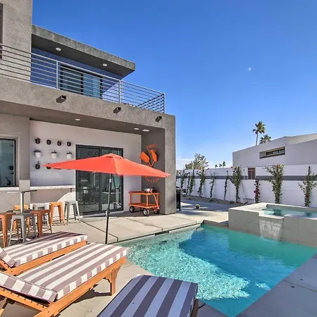 Luxe Palm Springs Home With Mountain-View Pool Deck